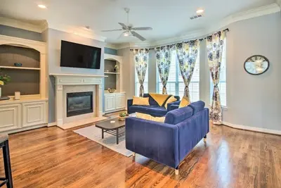 Image de Newly updated, bright & airy townhouse!