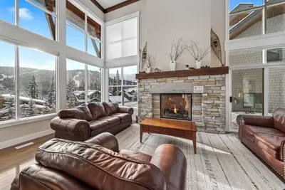 Image de Sasquatch Lodge: Spacious Family Friendly Chalet, 4br w\/Hot Tub and Sauna