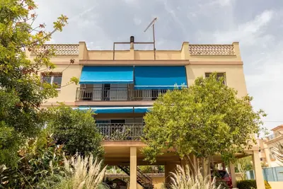 Joli appartement pour 4 personnes avec piscine, Wifi, Tv, patio et parking