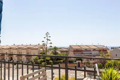 Bel appartement pour 4 personnes avec Wifi, piscine, Tv, patio et parking