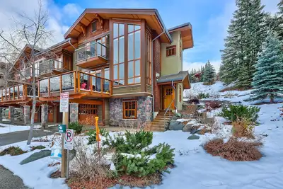 Image de Woodhaven 10: Large and Spacious Ski-In/Out 4br in Sun Peaks w/ Private Hot Tub