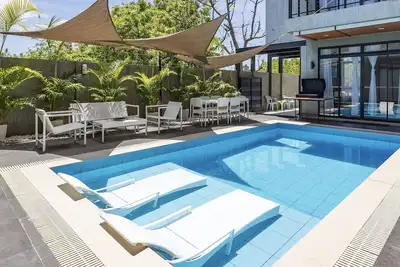Image de Luxury Pool Villa near beach + Karaoke + video games + massage chair