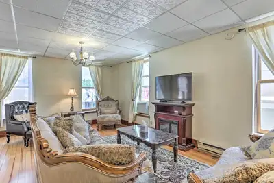 Image de Custer Apt in Heart of Town: Shop, Dine, Hike