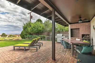 Image de Lake Powell Views: Mid-Century Home in Page