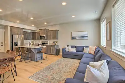 Image de Beautiful Garden City Townhome Near Bear Lake