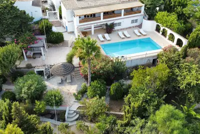 Villa with beautiful sea view and heated pool