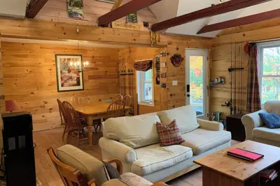 Image de Newly updated 5 bedroom w excellent fishing