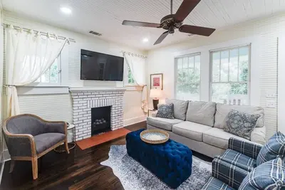Image de Adorable home near the University of Alabama