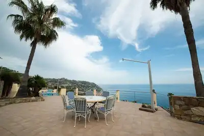 Image de Villa with pool 5 minutes from the beach!