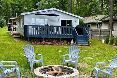 Image de Relaxing Lakefront Retreat With Private Sandy Beach on Otsego Lake in Gaylord