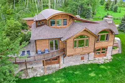 Image de Luxurious Montana Retreat: Hot Tub, Mountain Views & Near Yellowstone!