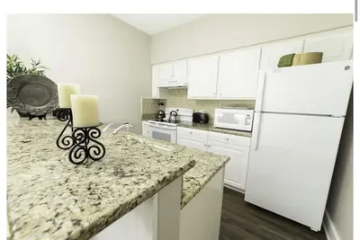 Image de Family-sized Cottage, minutes away from Water Country Usa & Busch Gardens!
