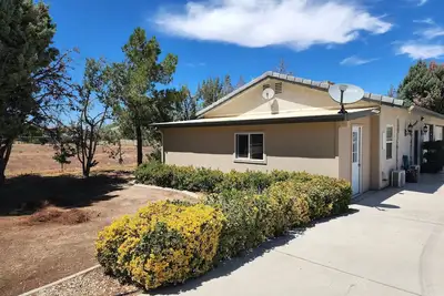 Image de Beautiful Private Guesthouse right off Freeway w\/ Full Kitchen
