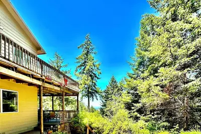Image de Hummingbird Vista! Scenic River and Ocean Views & Hot Tub - 4wd Rqd