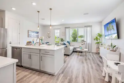 Image de Stylish/Themed Home near Disney / Resort Amenities