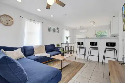 Image de Tranquil Wilton Hideaway • Near Beach & Dining
