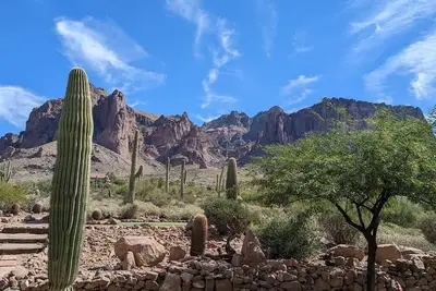 Image de Unbelievable Views Superstition Mts Putting Green