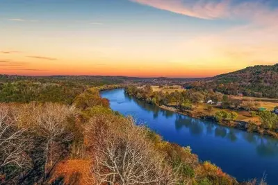 Image de Private White River Estate on 214 acres. Atv/hiking trails. Pets stay free