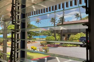 Image de Ocean-view 2 Br condo with air-conditioners