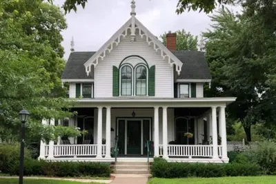 Image de The Warden Historic Eau Claire Home
