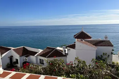 Image de Spectaculaire vue panoramique sur la mer à Nerja.
