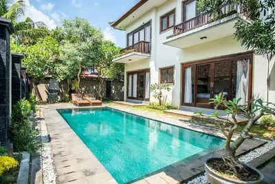 Image de Azure House: the dive to bright holiday