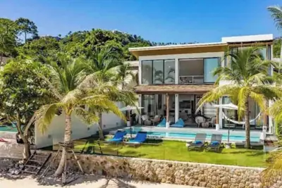 Image de Beachfront Villa InduBlue. 5 En-Suite Ac bedrooms. Housekeeper Inc. Private Pool