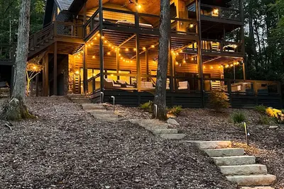 Image de River Run Cabin! 10 mi. from Downtown Blue Ridge!