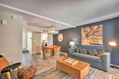 Image de 1 Mi to Old Town! Snowbird Escape w/ Pool Access