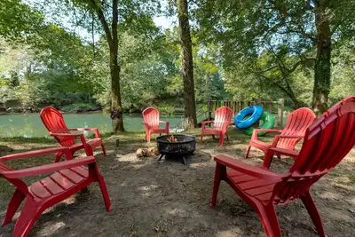 Image de Cozy Cabin on Little Red River Sleeps 12!