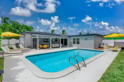 Image de New! Resort-style home & heated pool Newly renovated-Great location in SoSo Wpb!