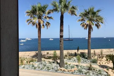 Image de Unbelievable Sea Views from 3 bed house in old Antibes on ramparts - on seaside!
