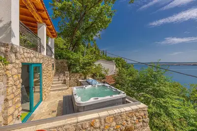 Villa avec terrasse et vue sur la mer