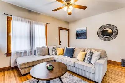 Image de Cozy Home Near Wesley Hospital! Travel Nurse Oasis
