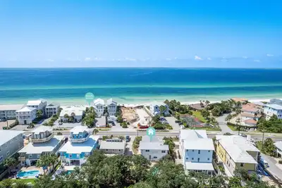 Image de Exceptionally Easy Beach Access! Private pool! Dog Friendly with Fenced Yard! !