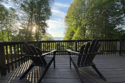 Image de Modern open concept house w/Lake George views, private beach- 5 mins to village