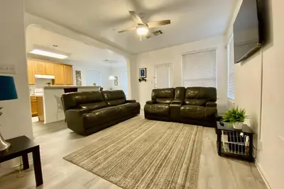 Image de Spacious 2 bed home near La Cantera Shops & Utsa