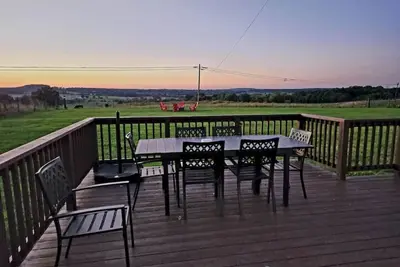 Image de Spacious Family Farmhouse
