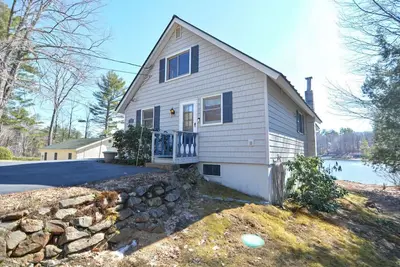 Image de Entire Lakefront Home with Dock on Sawyer Lake