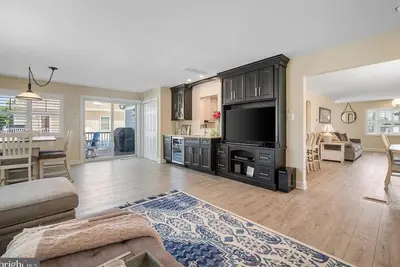 Image de Beautiful New 4 bed /4 bath - 3 blocks to beach