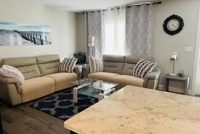 Image de The Sophie's @ Sask (3br/2. 5ba)
