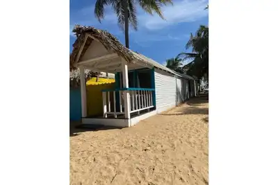 Image de Cozy Beach Front Apartment #1. Unspoiled Beach.