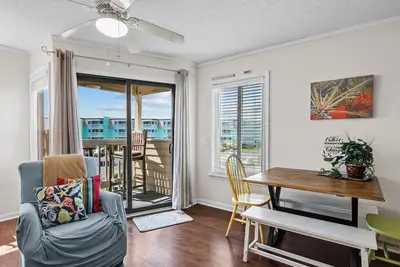 Image de Ocean view condo in beachfront complex with pools, tennis & beach gear
