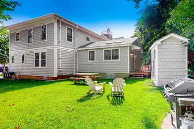 Image de Waterfront, walkable, updated studio - harbor views, Ac & snowbird-friendly