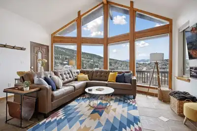 Image de Mountain Home: Hot Tub, Views, Chef's Kitchen, Pet-Friendly. Unforgettable Stay!