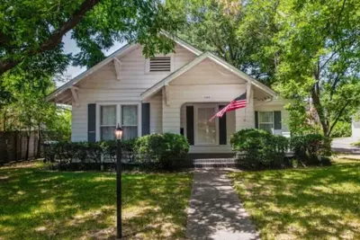 Image de Home is located the historic part of Ardmore Oklahoma