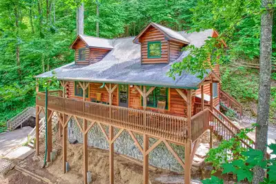 Image de Mountain-view cabin with deck, gas fireplace, WiFi, & W/D - secluded location