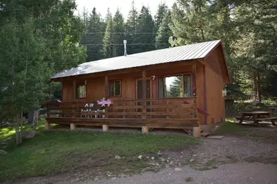 Image de 02) The Hunting Cabin