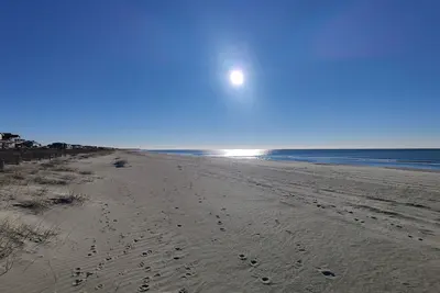 Image de Family & Pet Friendly Beach Home - Main Floor Only