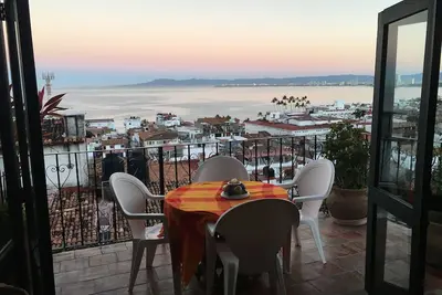 Image de Family friendly, ocean view in Central, art zone; 5 min to beach